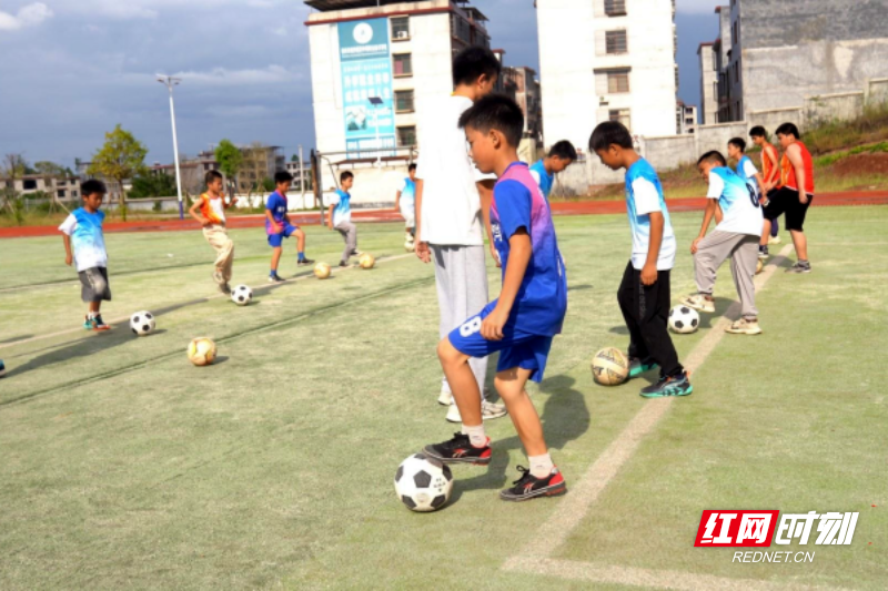 同期球员中, 何昌骏的拼 同期球员中, 何昌骏的拼