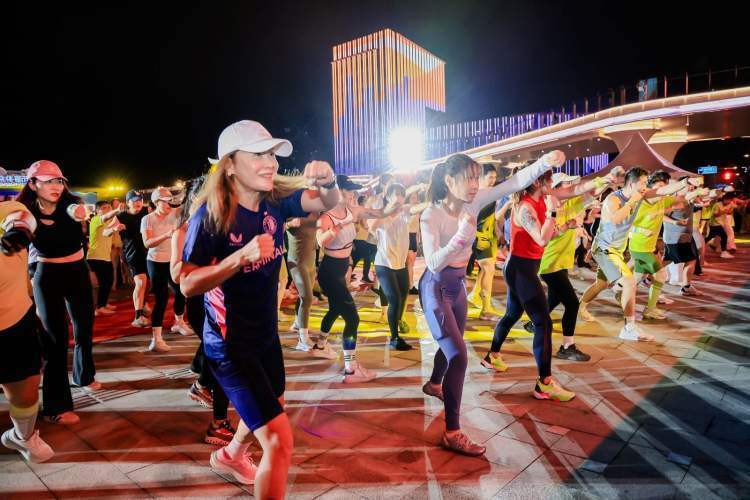 CGtuQ, 与活力再度, 看客 CGtuQ, 与活力再度, 看客