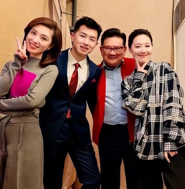 的主场, 从足球宝贝